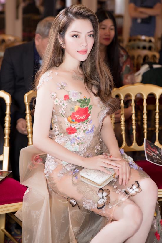 Lý Nhã Kỳ trẻ trung nữ tính bất ngờ với váy xuyên thấu Lý Nhã Kỳ trẻ trung nữ tính bất ngờ với váy xuyên thấu